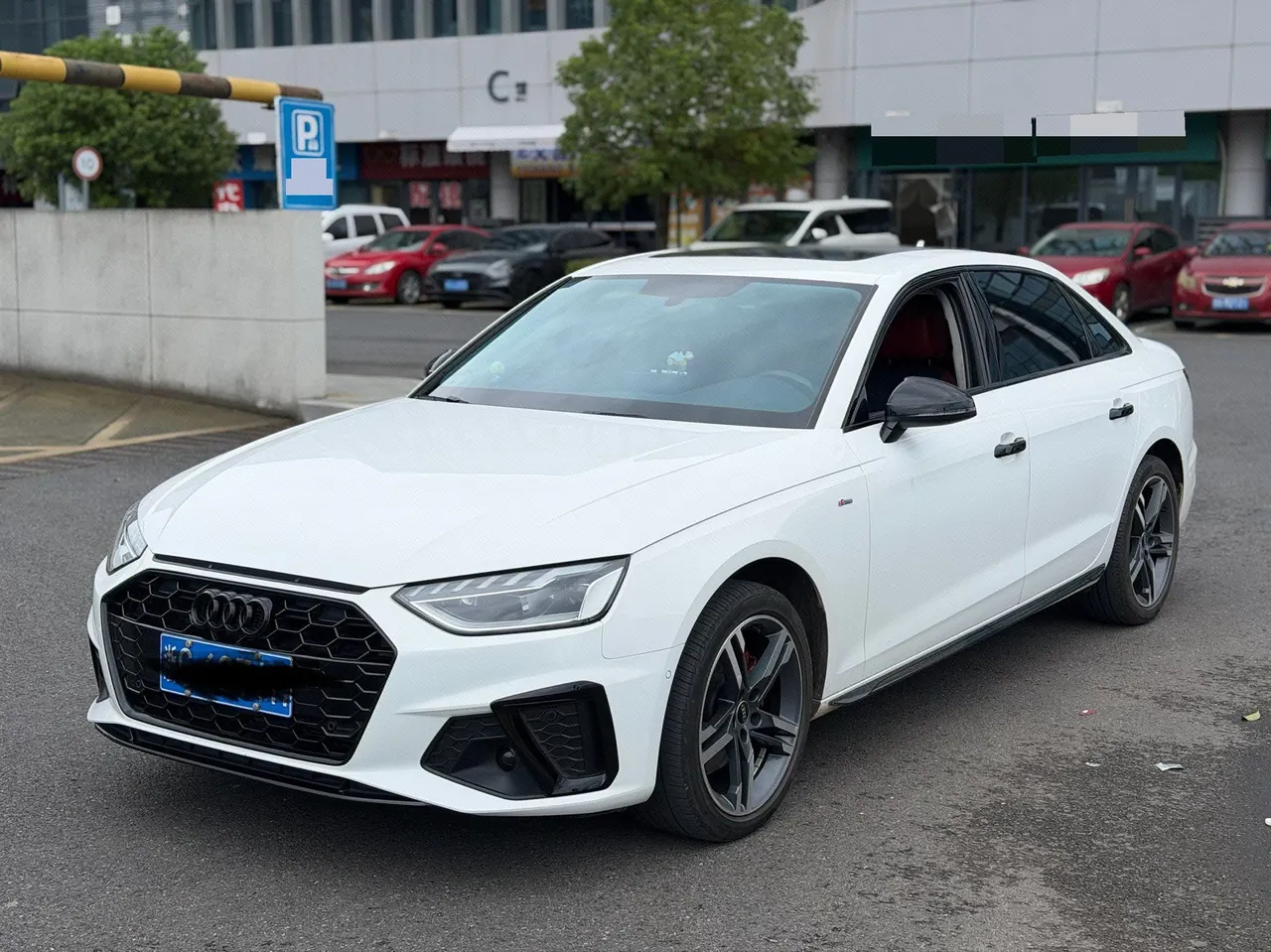 Open image lightbox: Audi 2022 A4L 2.0TFSI 40TFSI Fashion Dynamic Automatic