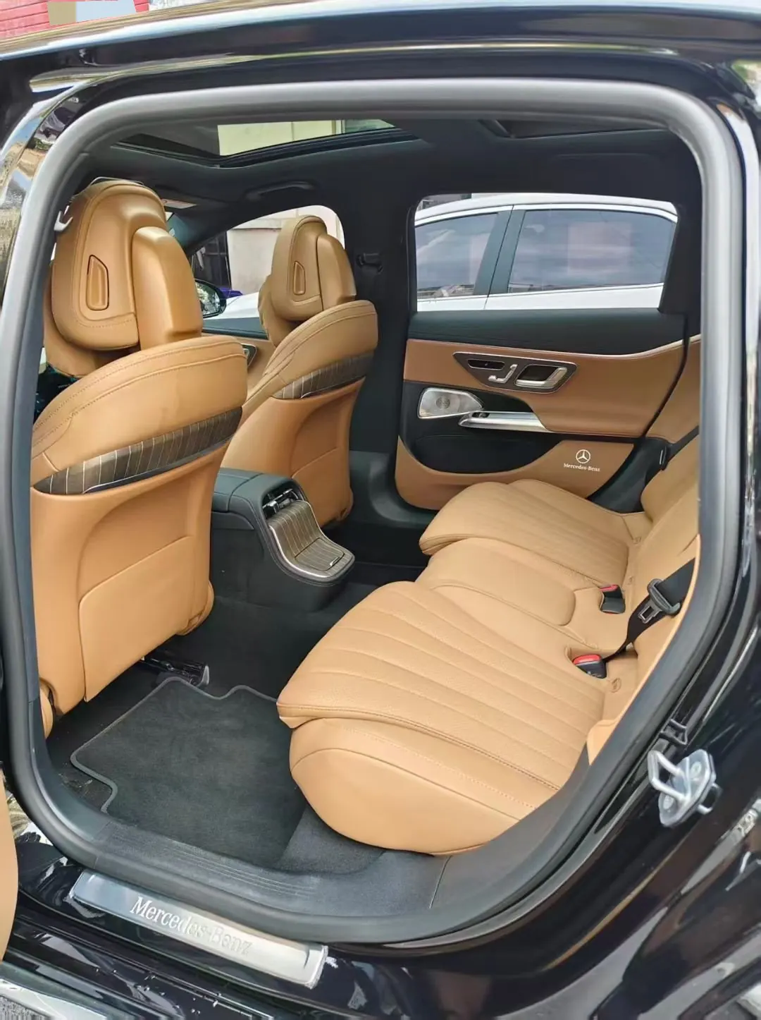 Mercedes Benz E Class 2025 E 300 L 48V 2.0T Luxury Automatic Gear 5