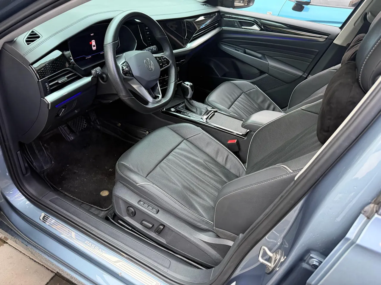 Volkswagen 2022 Passat 2.0TSI 330TSI Star Deluxe Edition Automatic Transmission 4