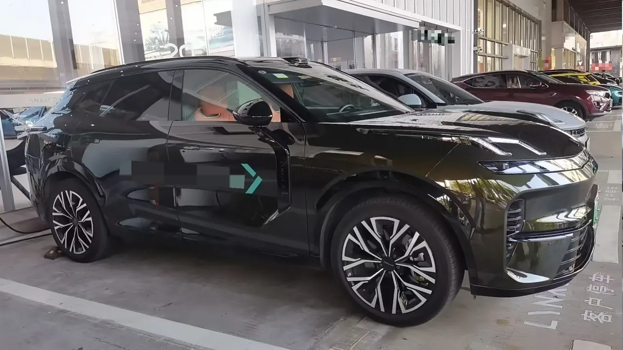 LYNK&amp;CO 2026 LYNK&amp;CO 08 EM-P 1.5T 210 Four-wheel Drive Performance Ultra H7 Automatic Gear 3