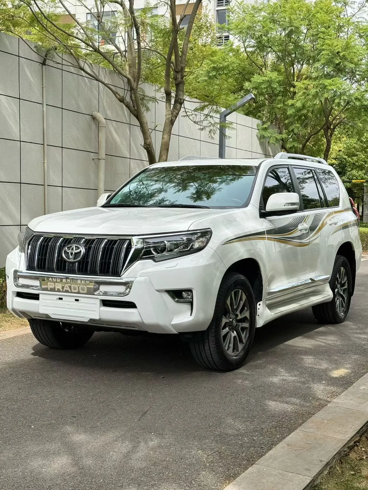 Open image lightbox: Toyota 2022 Prado 2.8TD diesel automatic gear