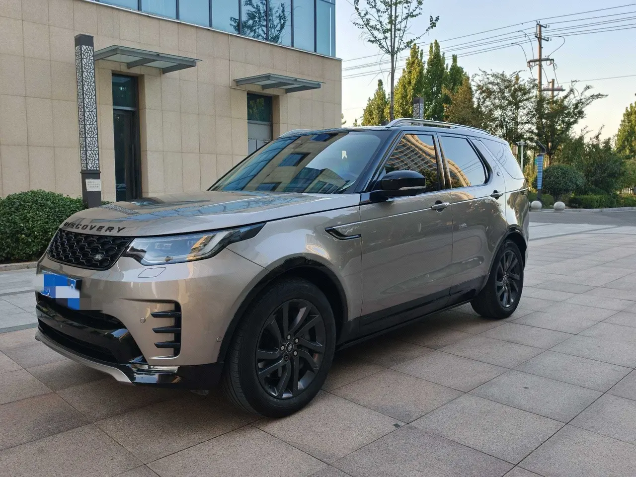 Открыть галерею: Land Rover found (imported) 2021 found 5 48V 3.0T 360PS R-Dynamic S automatic gear