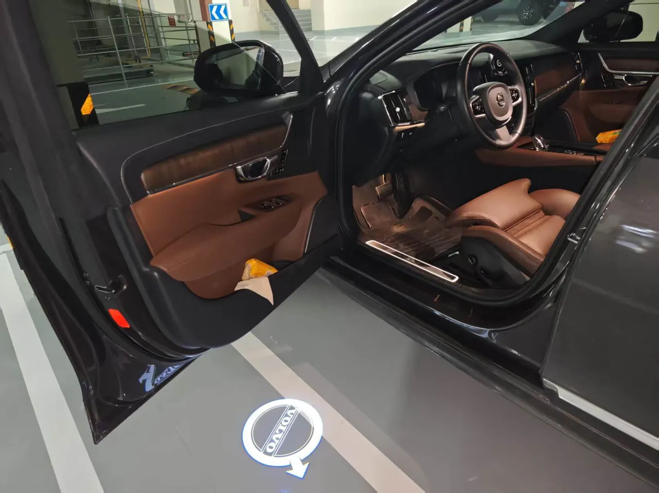 Volvo 2021 S90 48V 2.0T B5 Zhiyuan Deluxe Edition Automatic Gear 6