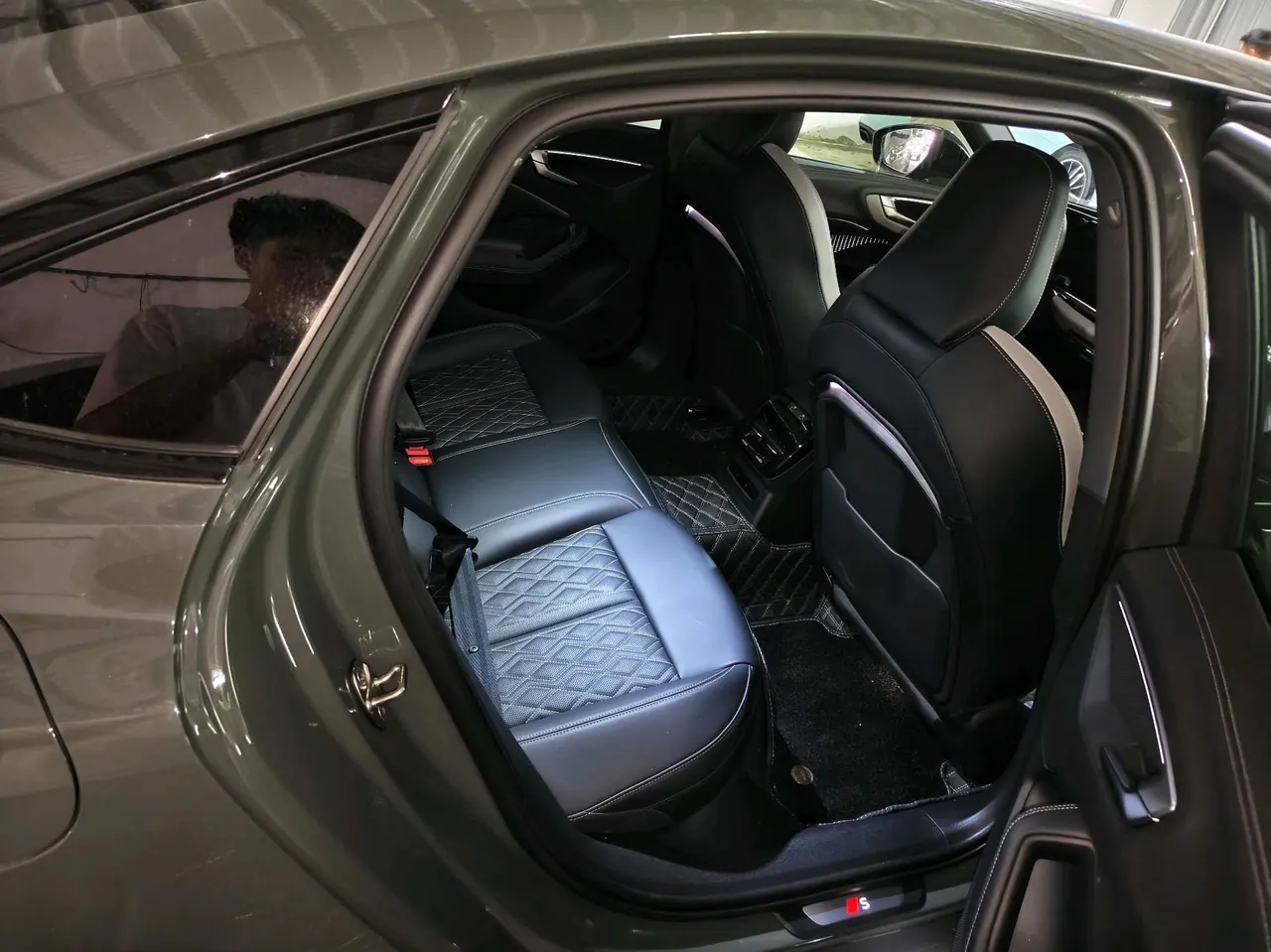Open image lightbox: Audi 2026 A5L 2.0T Sport Plus Automatic