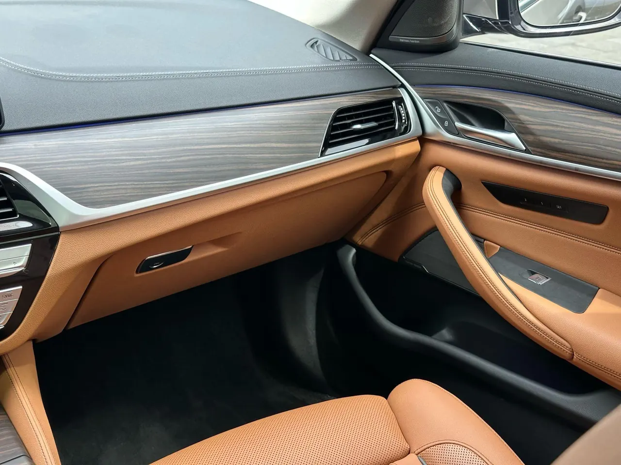 BMW 5 Series 2022 530Li 2.0T Premium Luxury Suit (Change 2) Automatic Gear 3