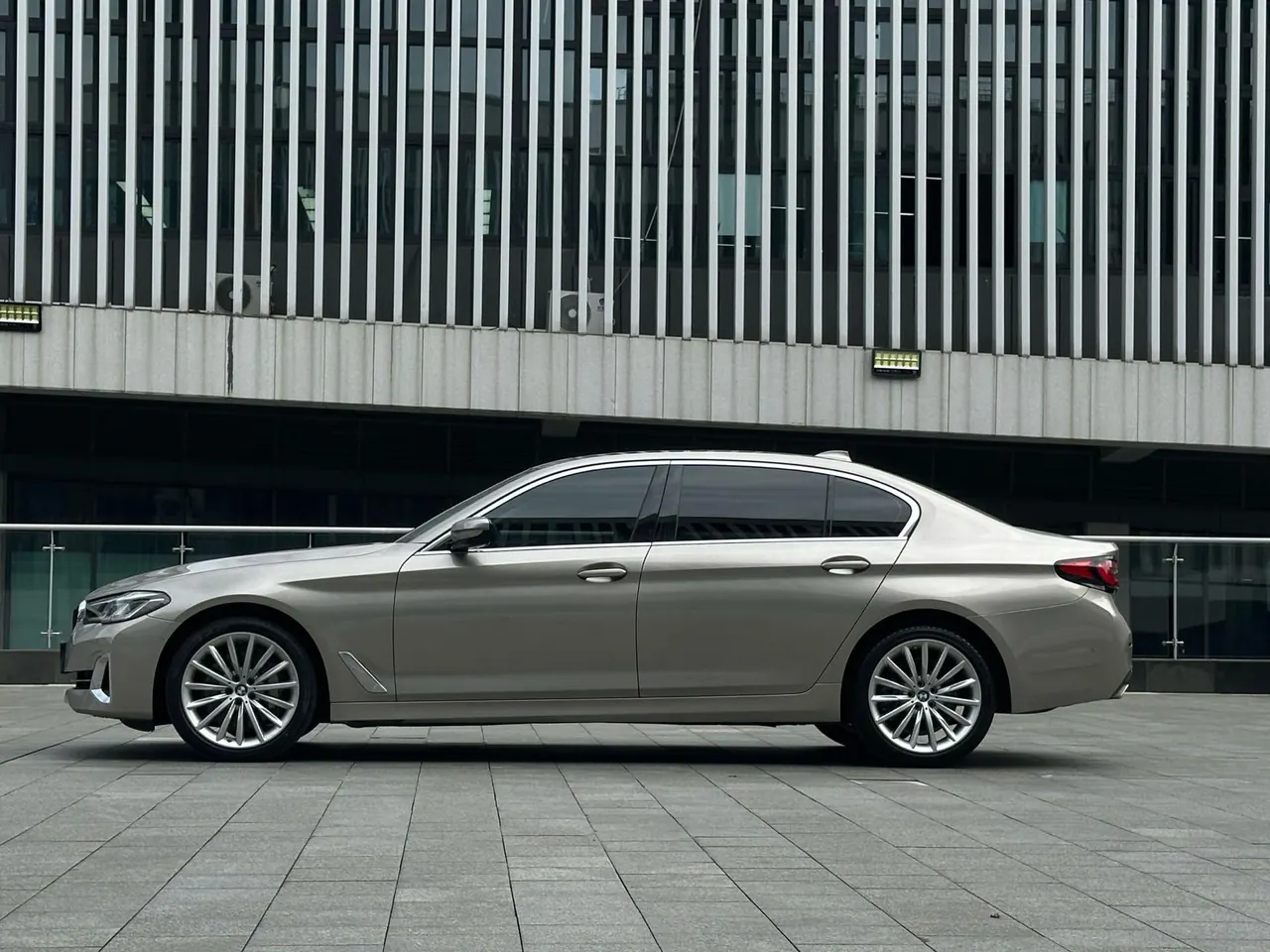 BMW 5 Series 2022 530Li 2.0T Premium Luxury Suit (Change 2) Automatic Gear 4