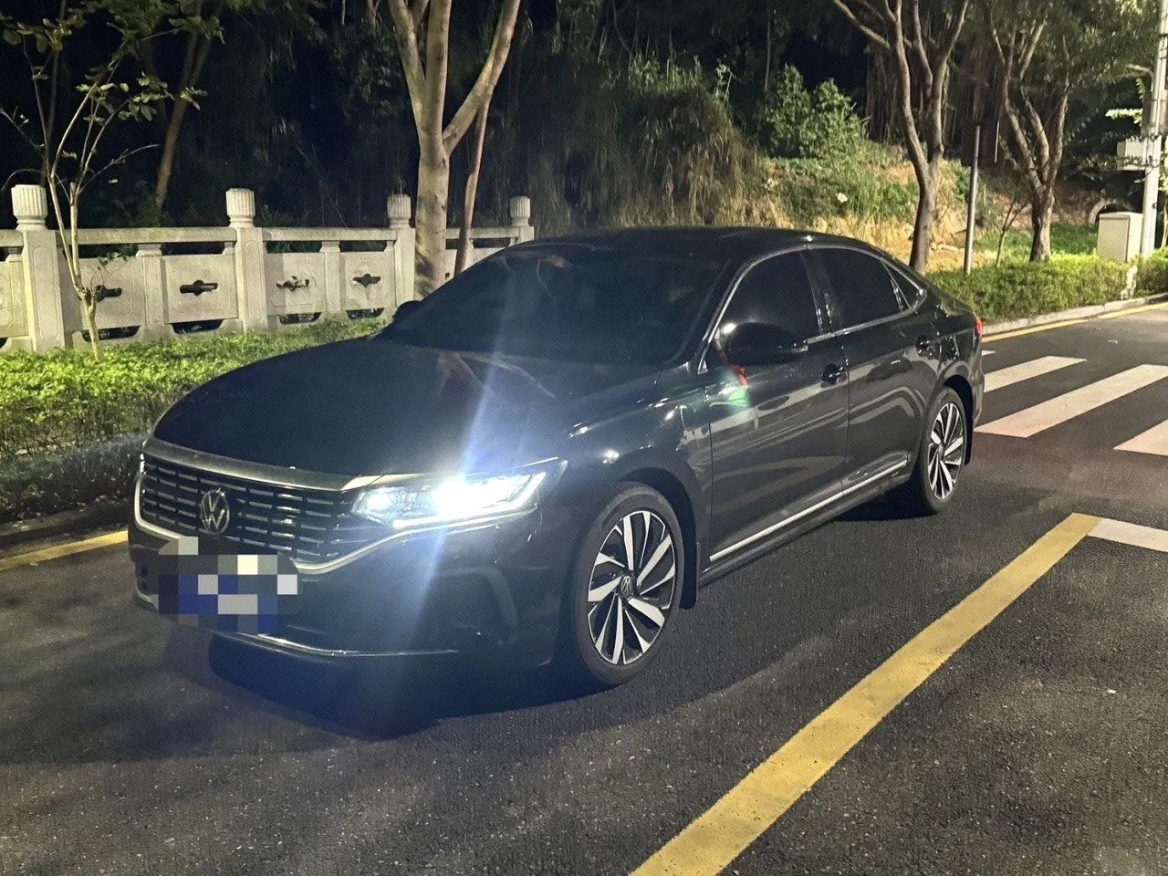 Open image lightbox: Volkswagen 2025 Passat 2.0TSI 380TSI Subut Longteng Edition Automatic Gear