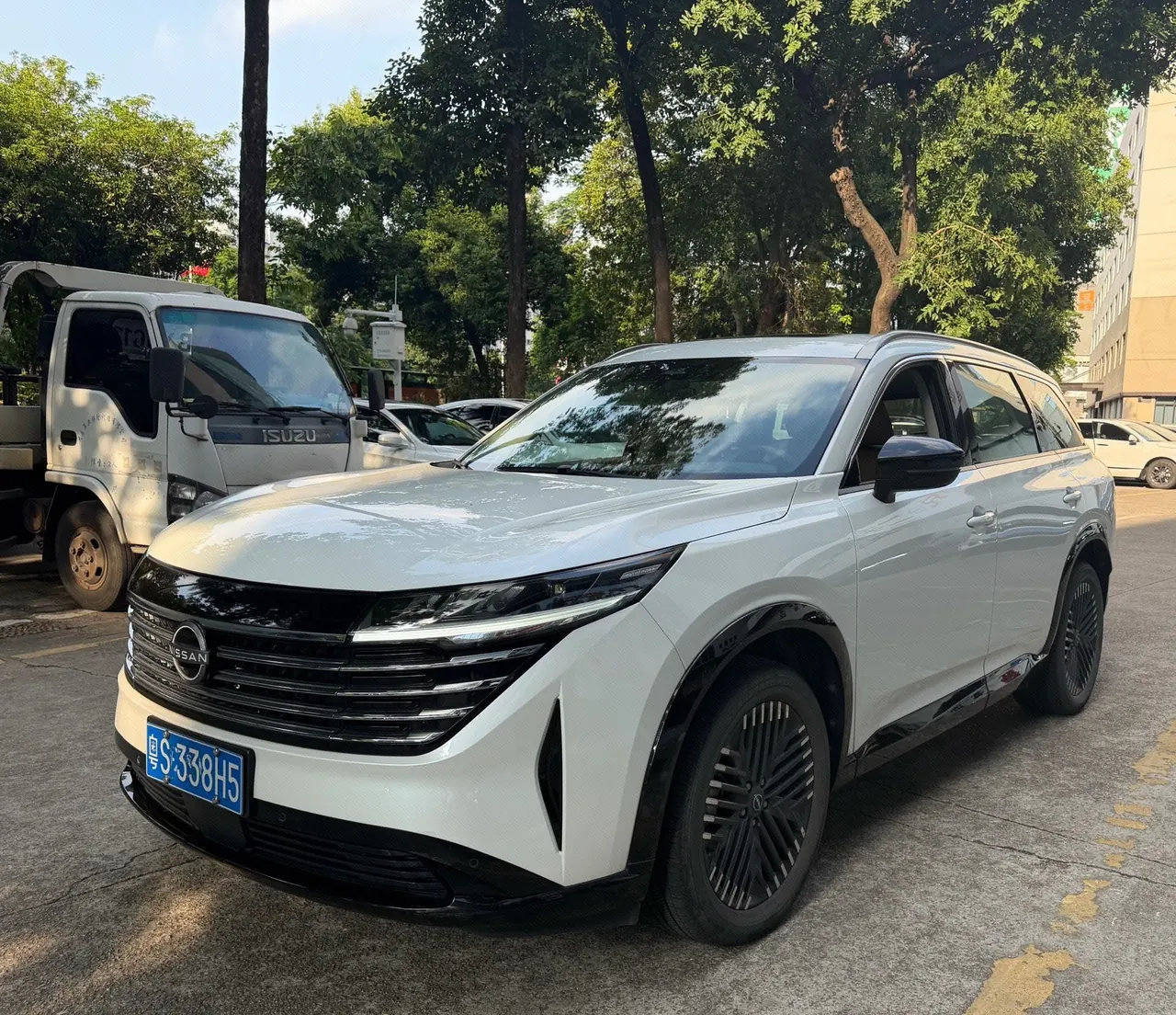 Nissan 2024 Tanlu 2.0T 380VC-TURBO 4-wheel drive Zhizun Edition 6-seat automatic gear - View 1