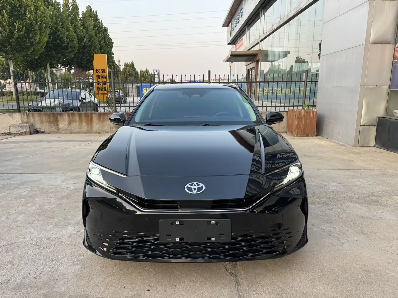 Toyota 2024 Camry Dual Engine 2.5HG Stepless Premium Edition Automatic Gear 2