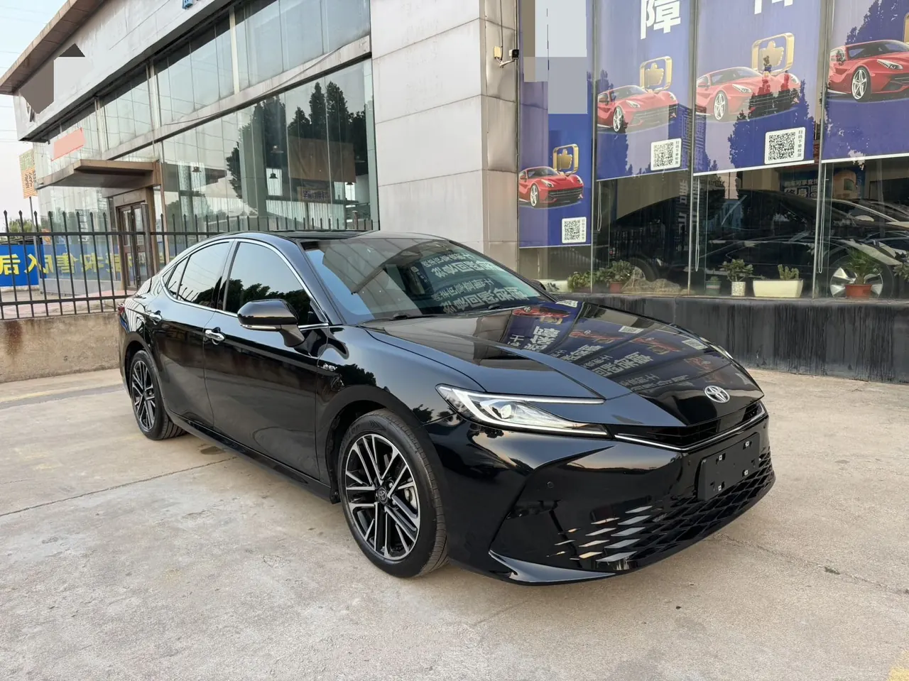 Toyota 2024 Camry Dual Engine 2.5HG Stepless Premium Edition Automatic Gear 3