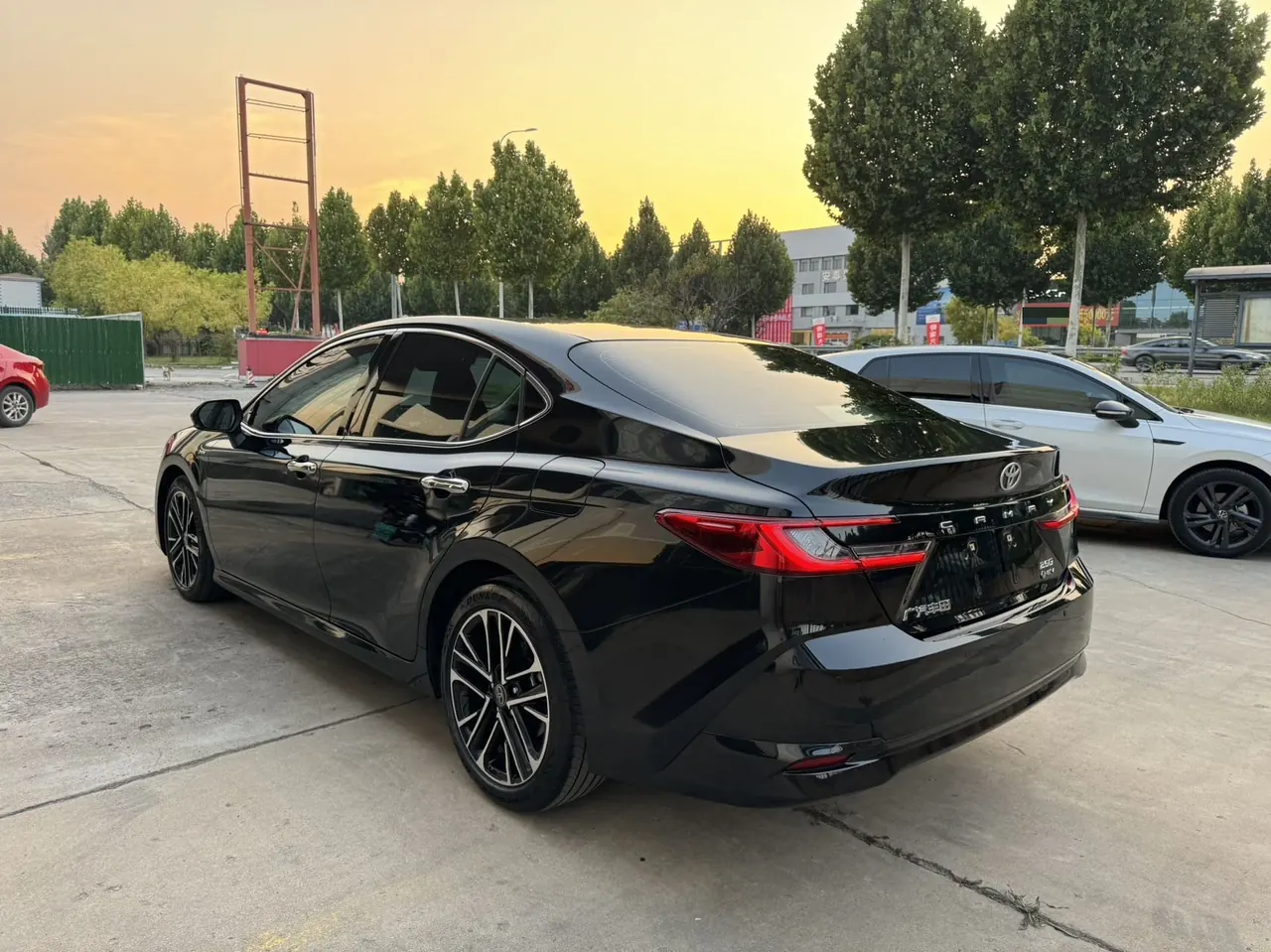 Toyota 2024 Camry Dual Engine 2.5HG Stepless Premium Edition Automatic Gear 7