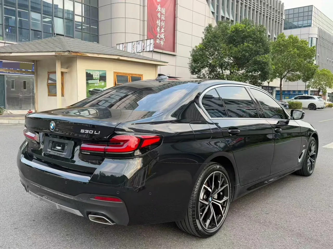 BMW 5 Series 2022 530Li 2.0T Exclusive M Sports Suit Automatic Gear 12