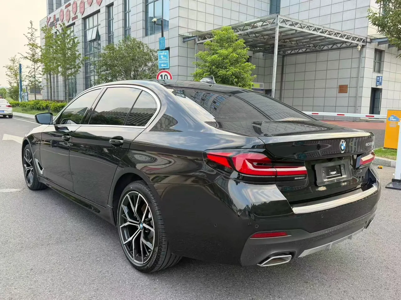 BMW 5 Series 2022 530Li 2.0T Exclusive M Sports Suit Automatic Gear 16