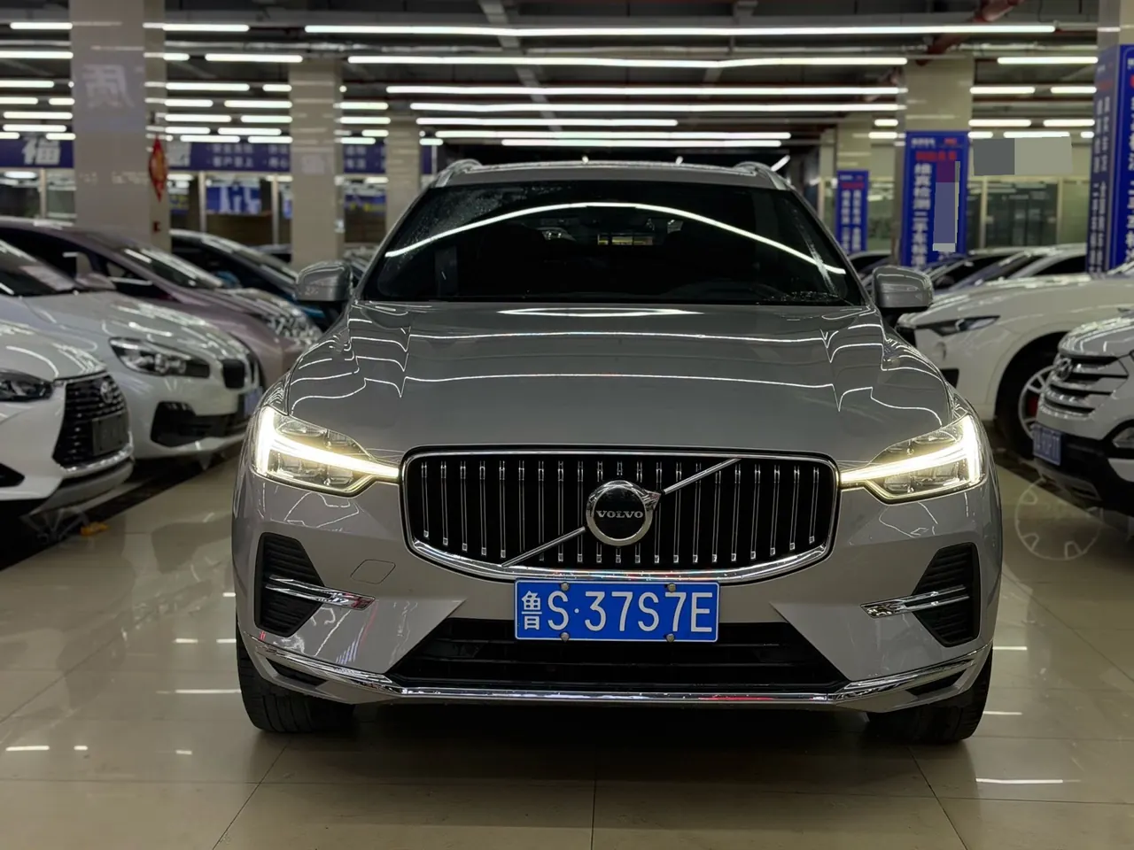 Volvo 2023 XC60 48V 2.0T B5 4WD Zhiyuan Sports Edition Automatic Gear 2