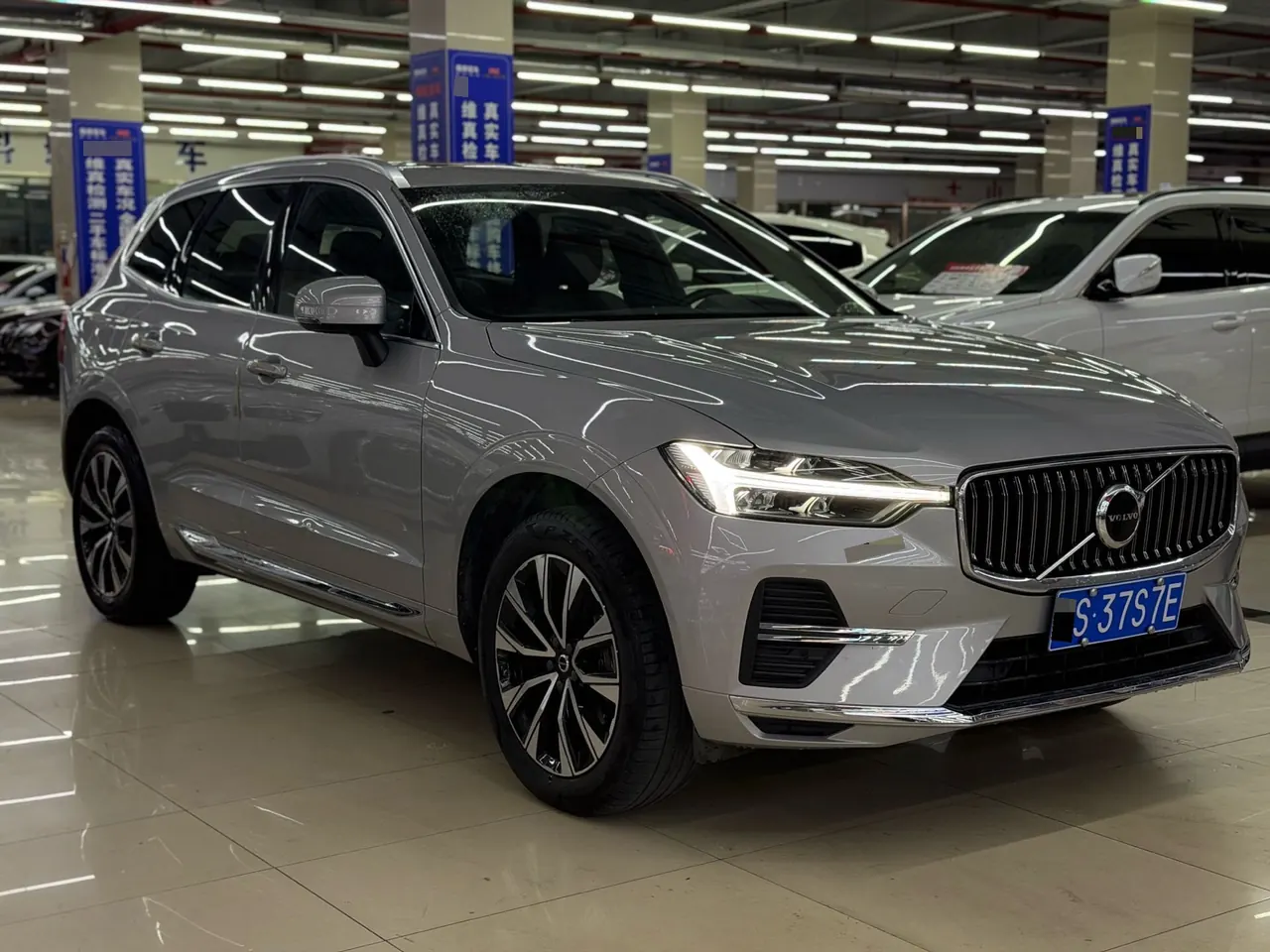 Volvo 2023 XC60 48V 2.0T B5 4WD Zhiyuan Sports Edition Automatic Gear 3