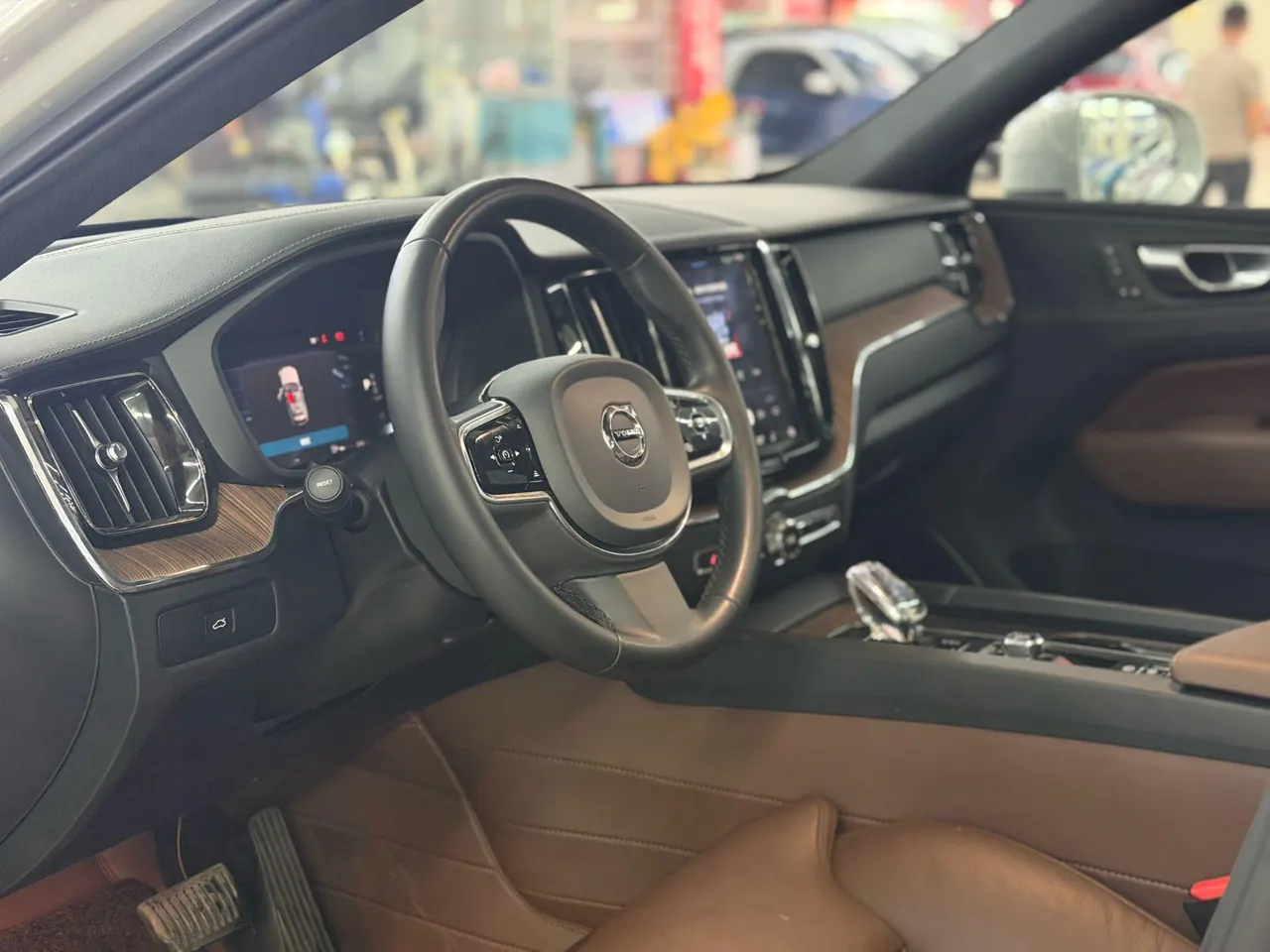 Volvo 2023 XC60 48V 2.0T B5 4WD Zhiyuan Sports Edition Automatic Gear 4