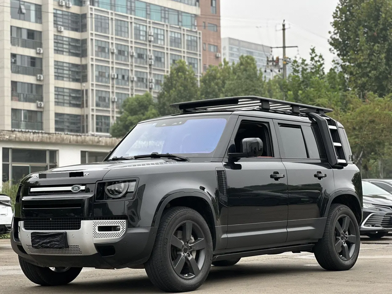 Open image lightbox: Land Rover Guard (Imported) 2020 Guard 110 3.0T P400 SE Automatic Gear