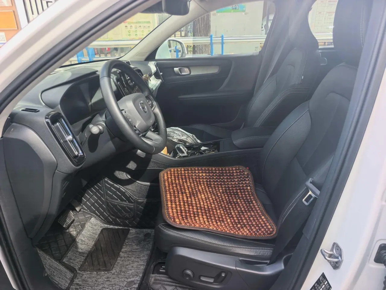Volvo 2021 XC40 2.0T T4 4-wheel drive Zhiyuan Deluxe Edition Automatic Gear 3