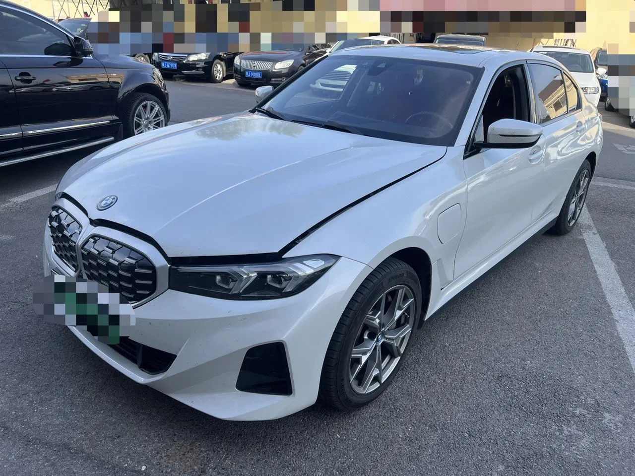 Open image lightbox: BMW 2024 i3 eDrive 35 L automatic gear