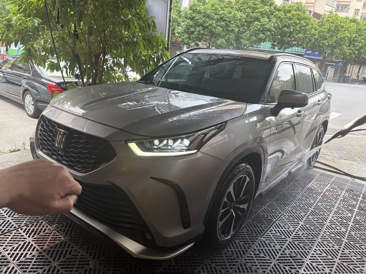 Открыть галерею: Toyota 2023 Crown Land Release 2.5 Stepless Four-wheel Drive Deluxe Edition Automatic Gear