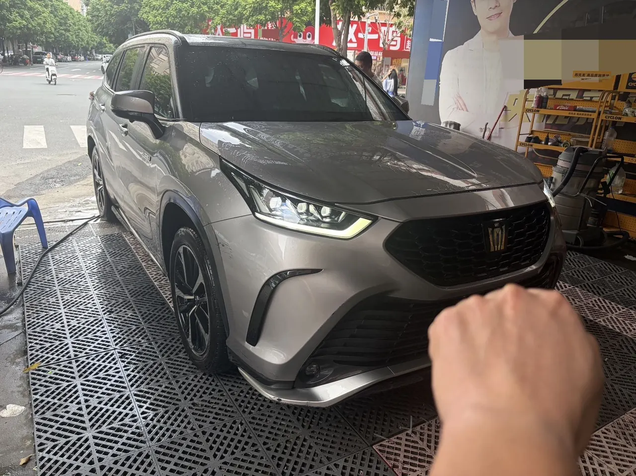 Toyota 2023 Crown Land Release 2.5 Stepless Four-wheel Drive Deluxe Edition Automatic Gear 2