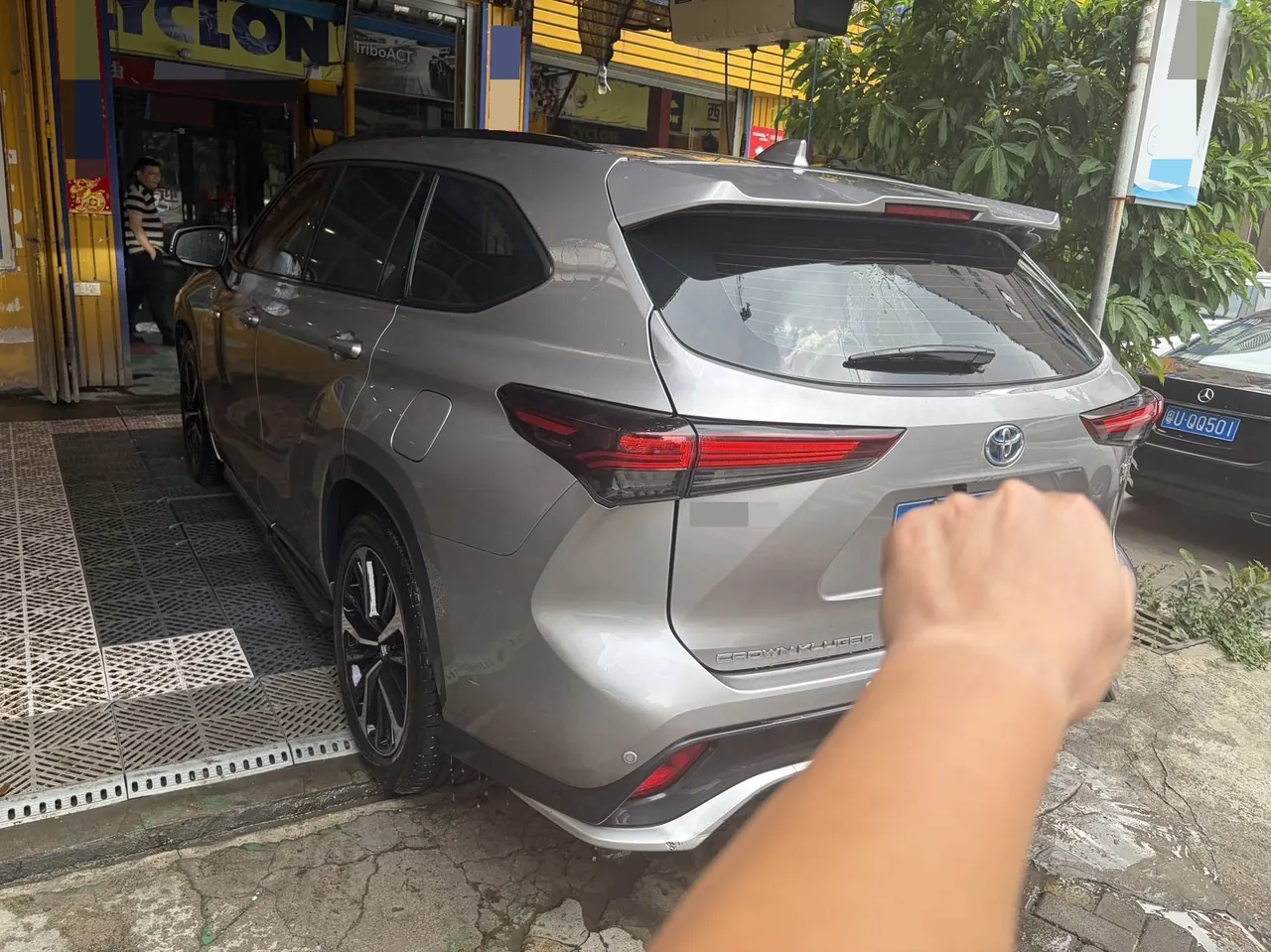 Toyota 2023 Crown Land Release 2.5 Stepless Four-wheel Drive Deluxe Edition Automatic Gear 3