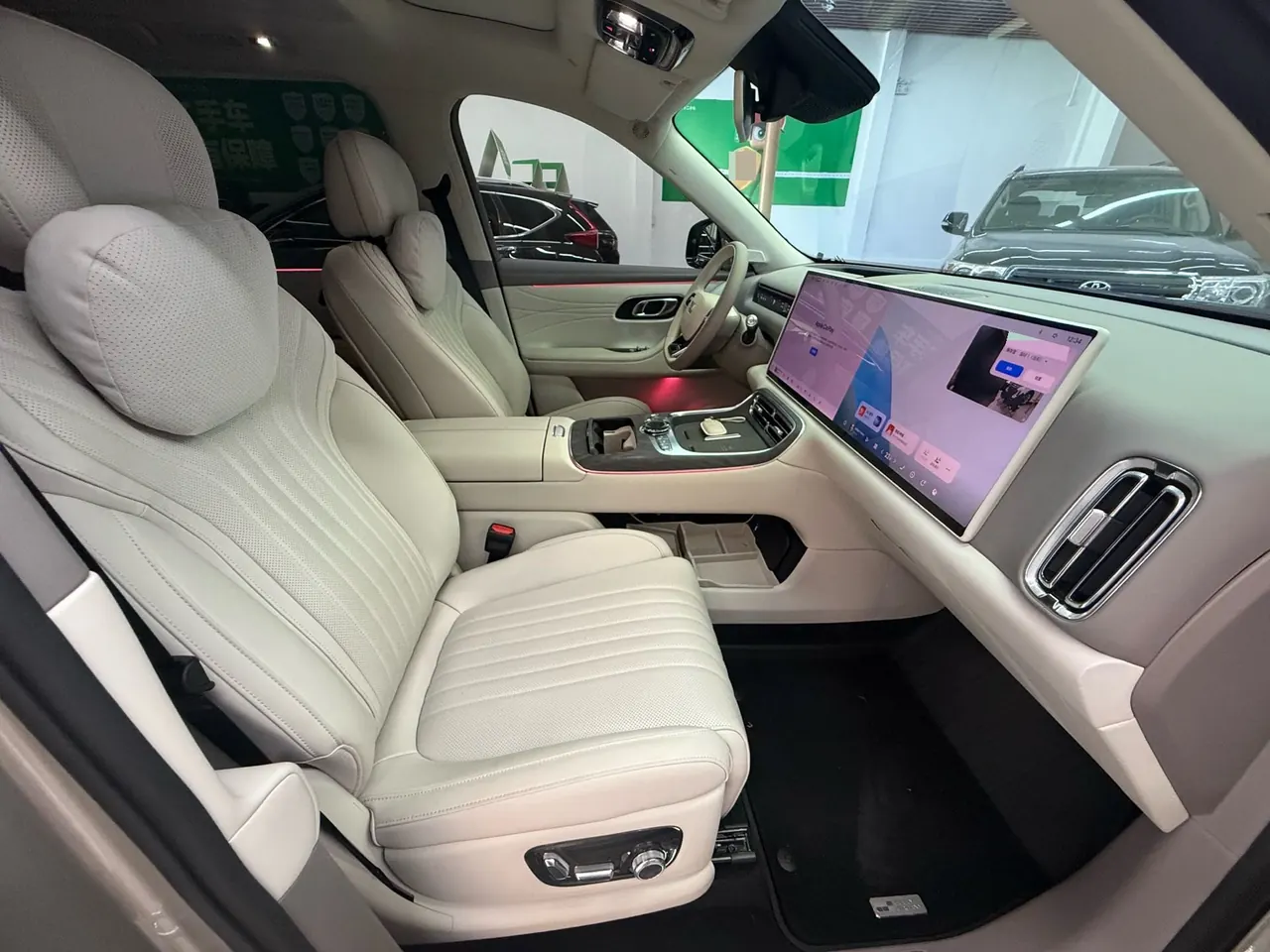 Geely Galaxy 2025 M9 1.5T 210km 4-wheel drive pilot version automatic gear 10