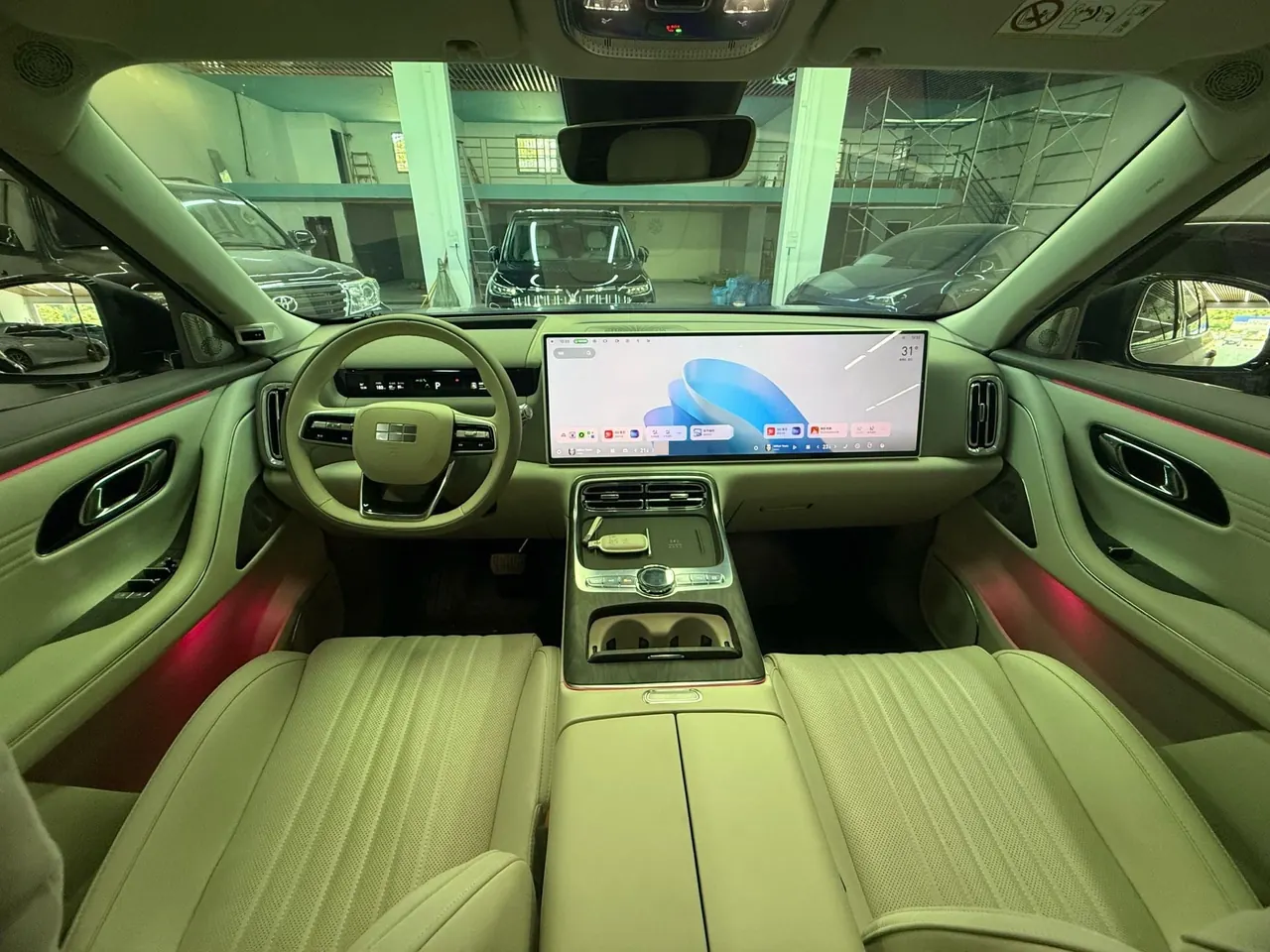 Geely Galaxy 2025 M9 1.5T 210km 4-wheel drive pilot version automatic gear 15