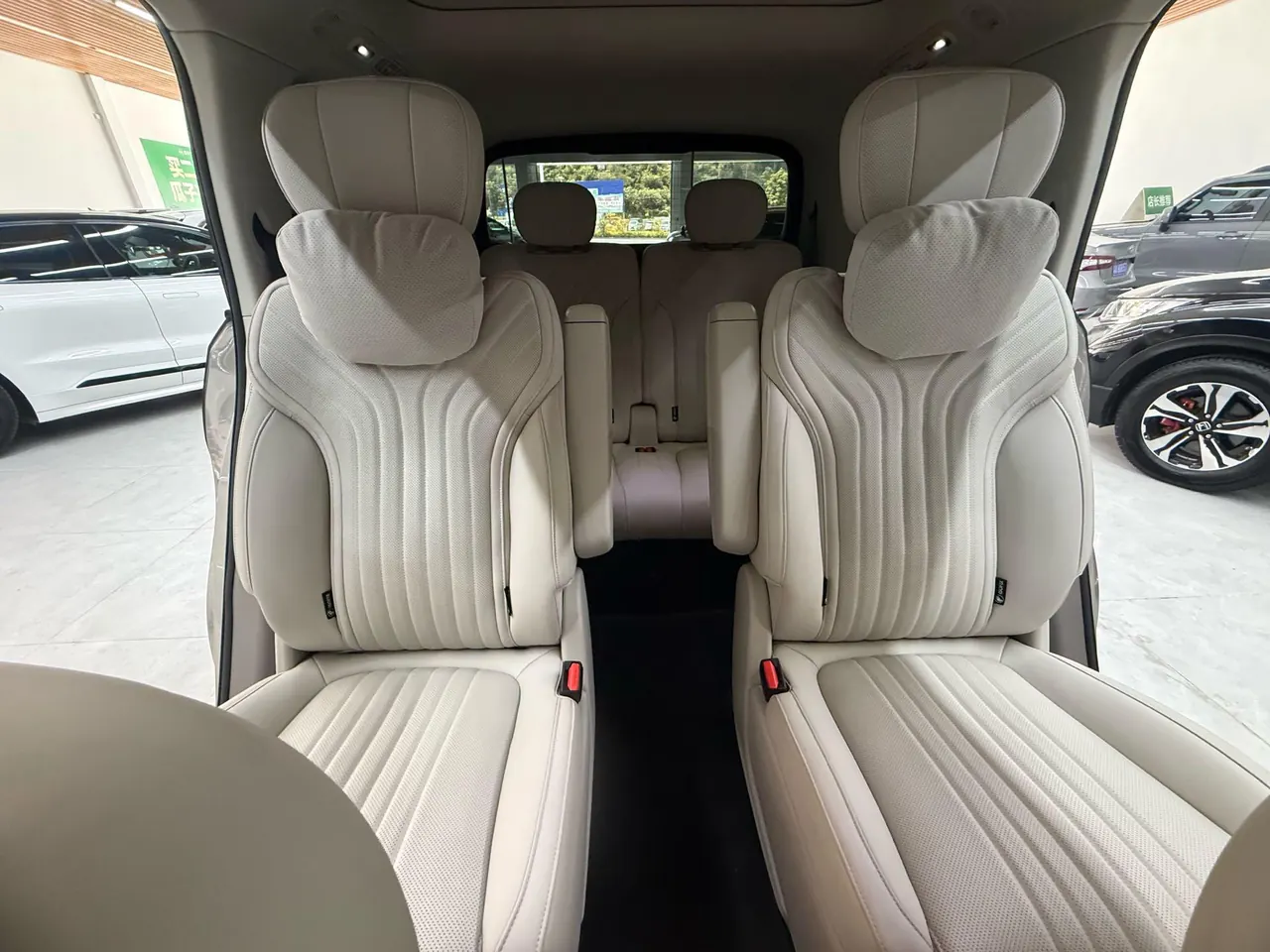 Geely Galaxy 2025 M9 1.5T 210km 4-wheel drive pilot version automatic gear 16