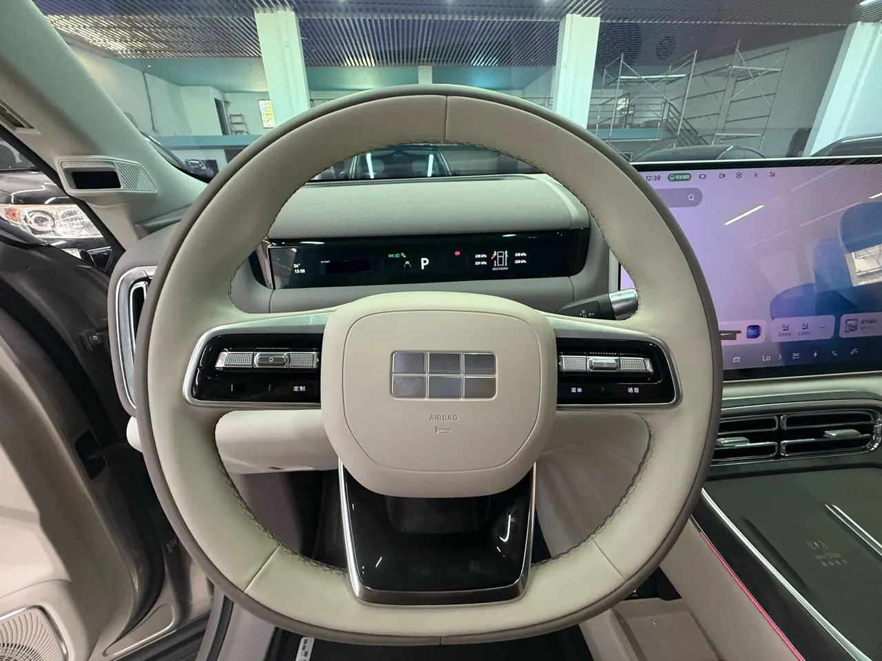Geely Galaxy 2025 M9 1.5T 210km 4-wheel drive pilot version automatic gear 7