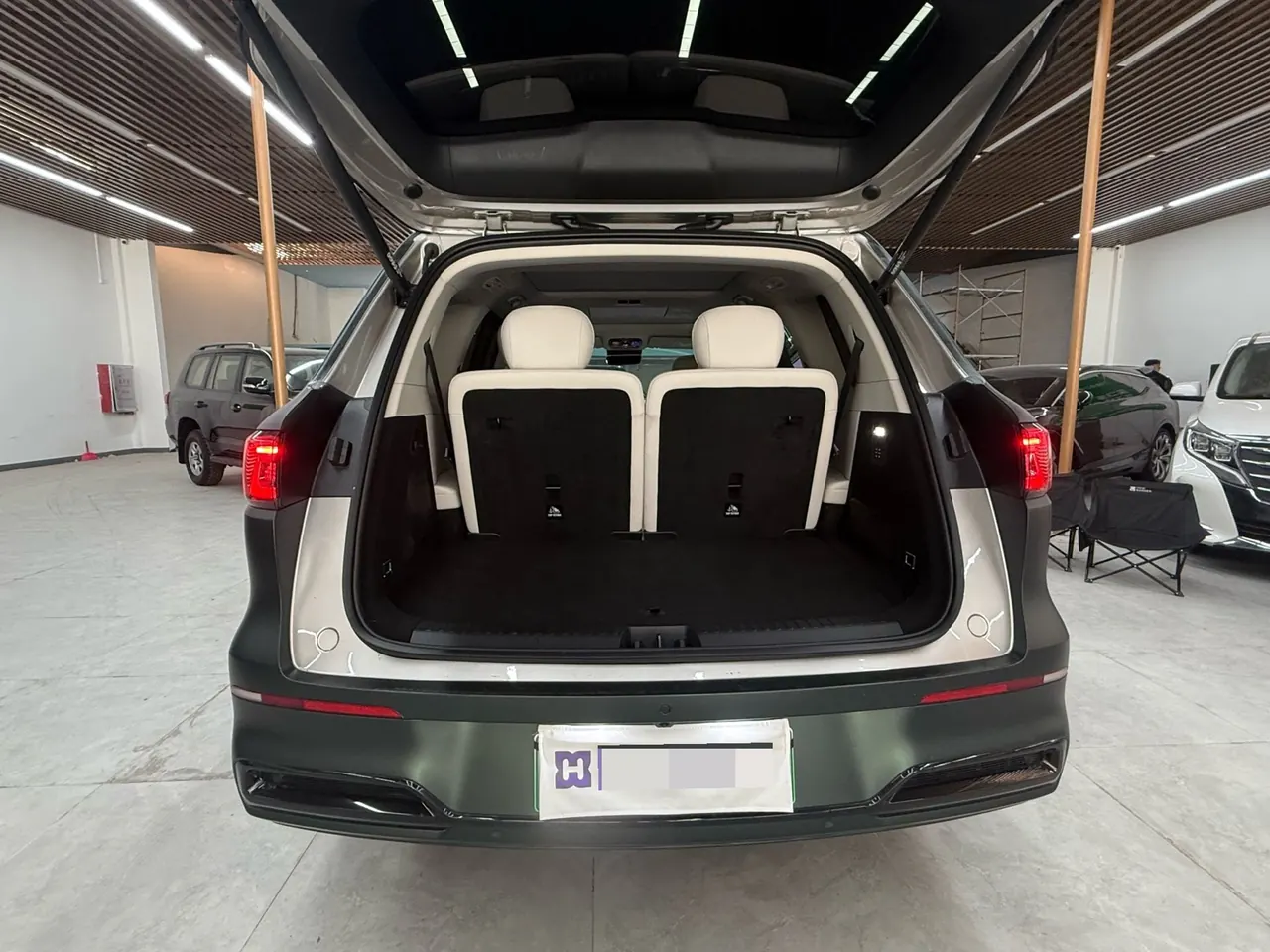 Geely Galaxy 2025 M9 1.5T 210km 4-wheel drive pilot version automatic gear 8