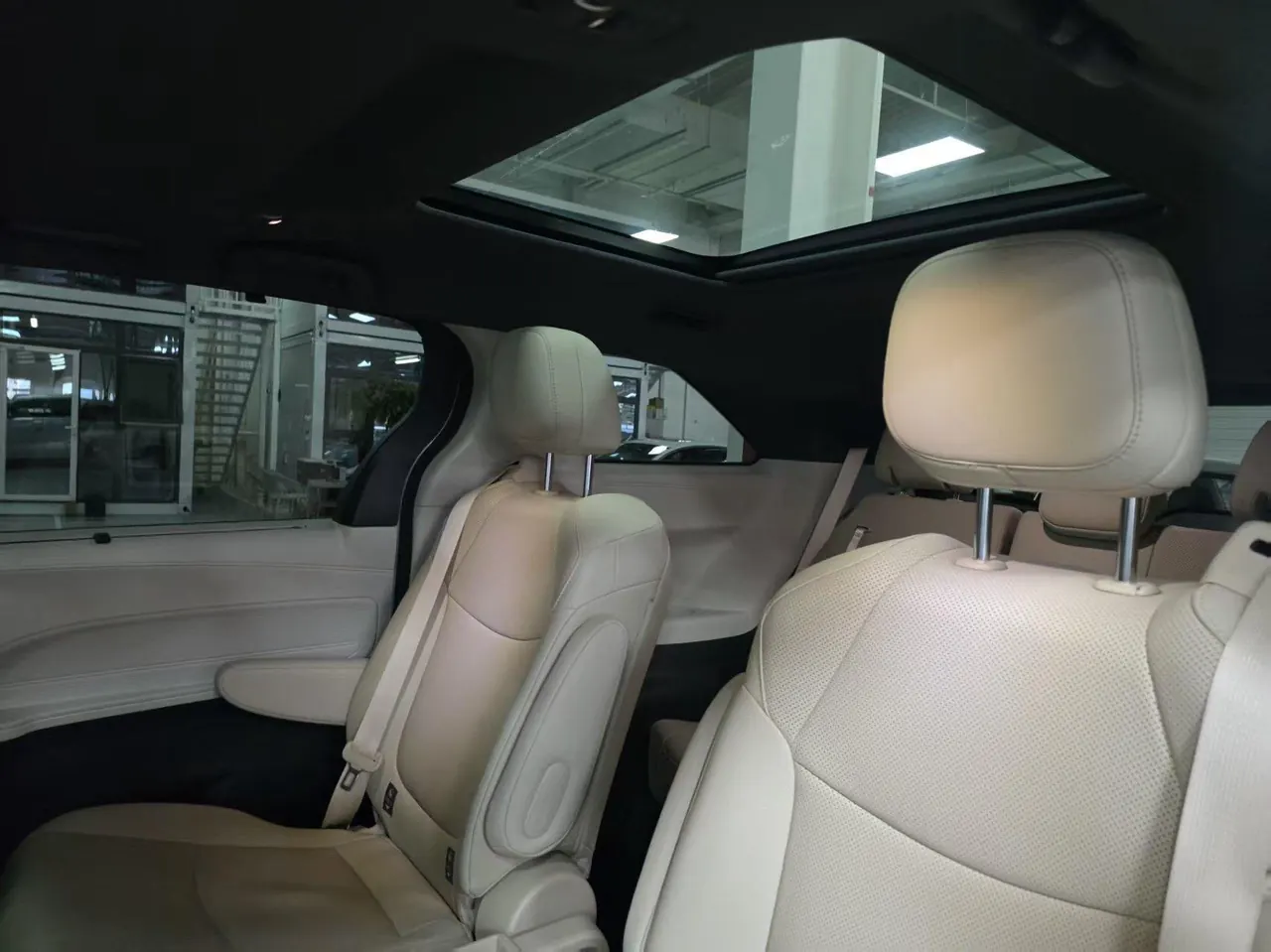 Toyota 2023 Grevia HYBRID 2.5 Stepless Premium PLUS Edition Automatic Gear 11