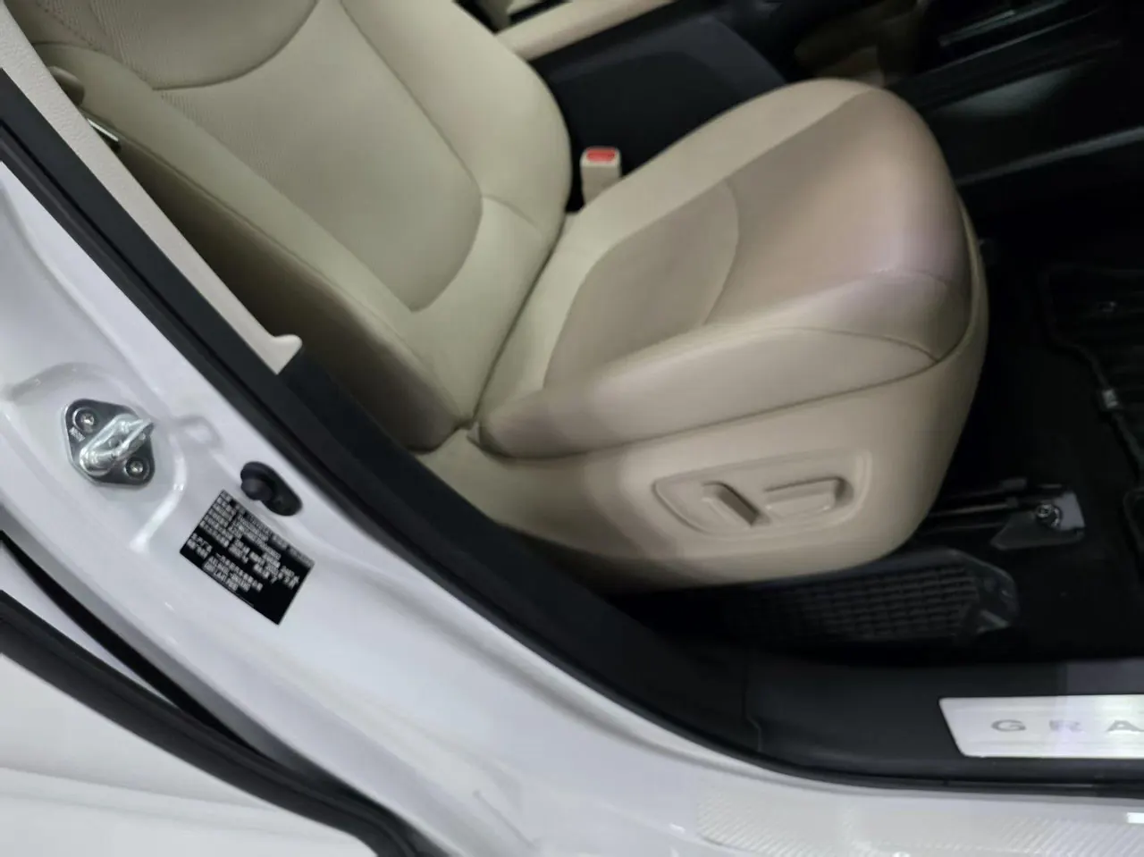 Toyota 2023 Grevia HYBRID 2.5 Stepless Premium PLUS Edition Automatic Gear 16