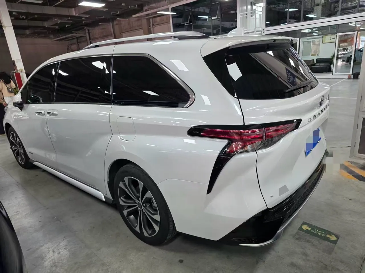 Toyota 2023 Grevia HYBRID 2.5 Stepless Premium PLUS Edition Automatic Gear 3