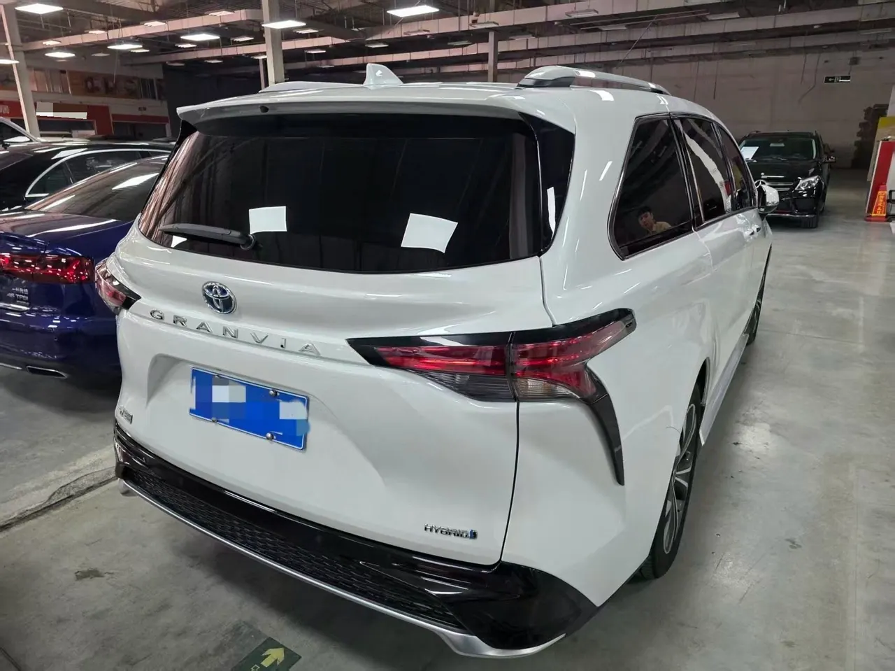 Toyota 2023 Grevia HYBRID 2.5 Stepless Premium PLUS Edition Automatic Gear 4