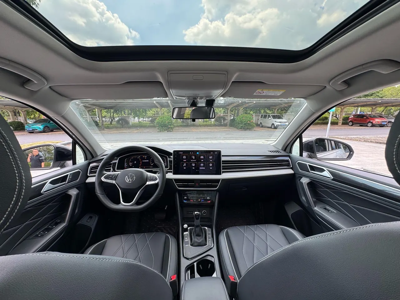 Volkswagen 2024 Tiguan L 1.5TSI 300TSI Two‑Wheel‑Drive Longteng Edition Automatic Transmission 10