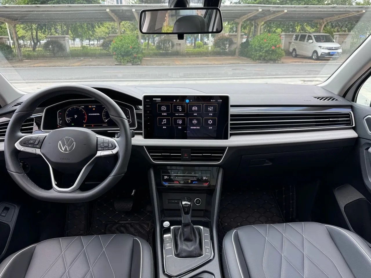 Volkswagen 2024 Tiguan L 1.5TSI 300TSI Two‑Wheel‑Drive Longteng Edition Automatic Transmission 11