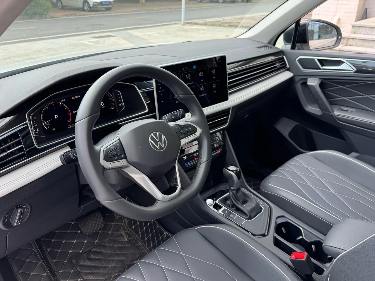 Volkswagen 2024 Tiguan L 1.5TSI 300TSI Two‑Wheel‑Drive Longteng Edition Automatic Transmission 9