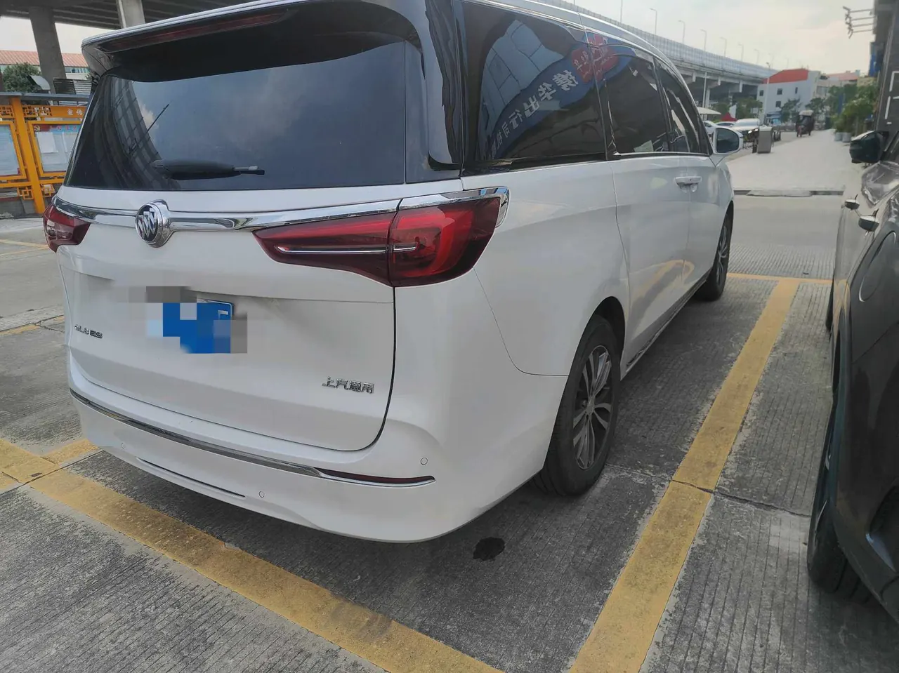 Buick 2023 GL8 ES Lu Zun 48V 2.0T 653T Comfortable Automatic Gear 8