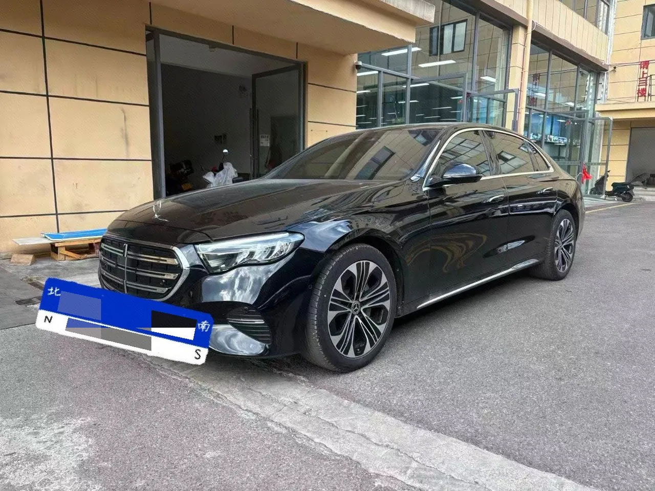 Открыть галерею: Mercedes Benz E-Class 2026 model E 300 L 48V 2.0T Luxury Edition Automatic