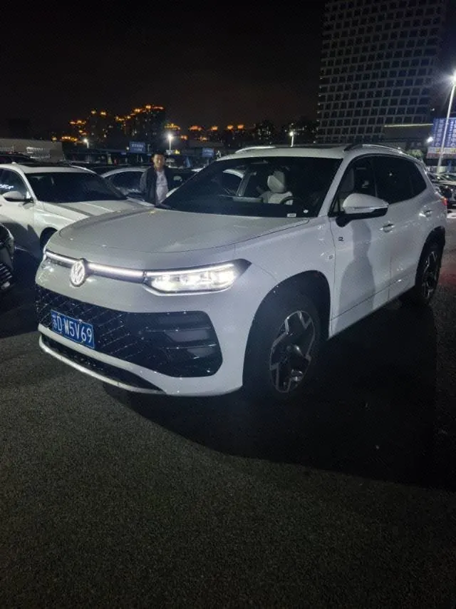 打开图片灯箱:Volkswagen 2025 Tanyue L 2.0TSI 330TSI Two-Drive Elite City Bag Automatic Gear