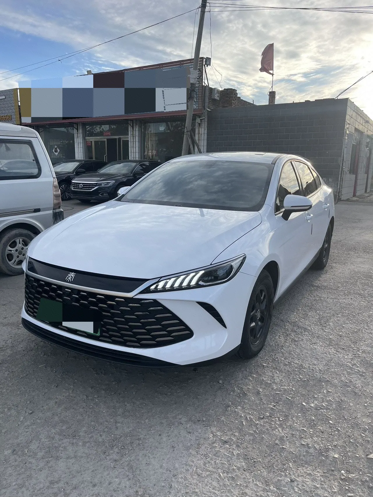 Открыть галерею: BYD 2025 seals 05 DM-i 1.5 stepless smart driving version 55KM luxury automatic gear