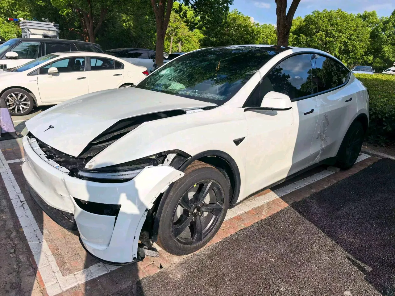 Tesla 2026 Model Y Rear-Wheel-Drive Automatic 10