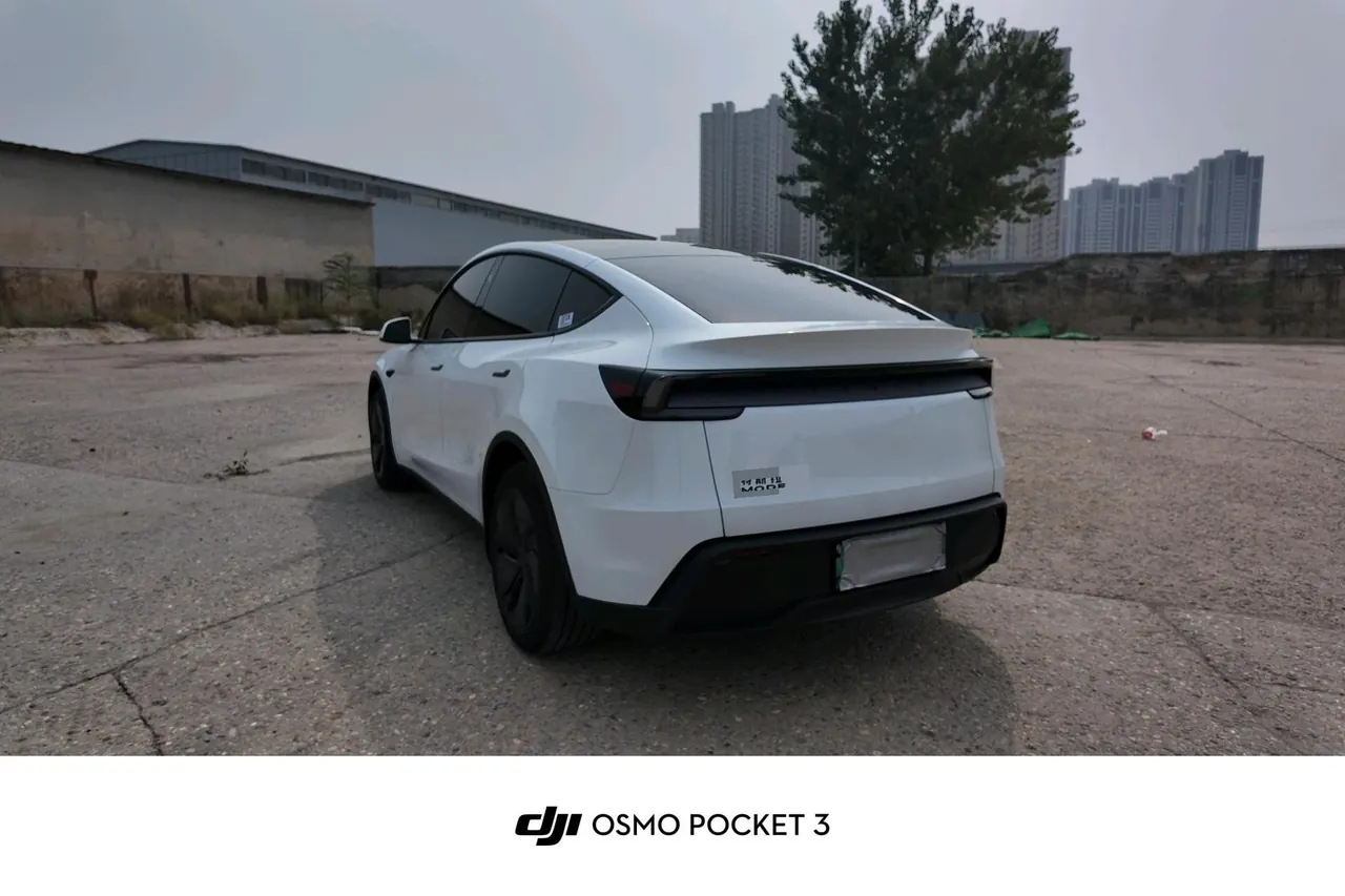 Tesla 2026 Model Y Rear-Wheel-Drive Automatic 3