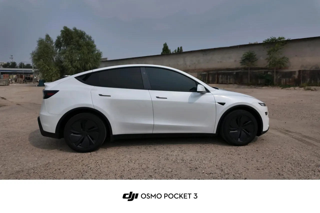 Tesla 2026 Model Y Rear-Wheel-Drive Automatic 5