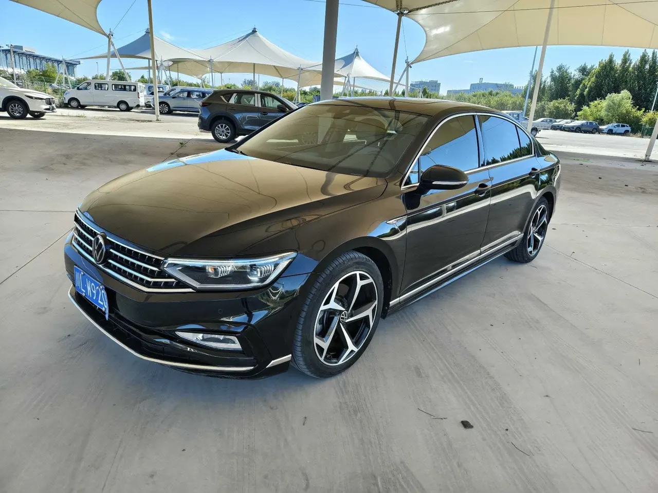 Open image lightbox: Volkswagen 2023 Magotan 2.0TSI 330TSI 2 million Commemorative Luxury Automatic Gear