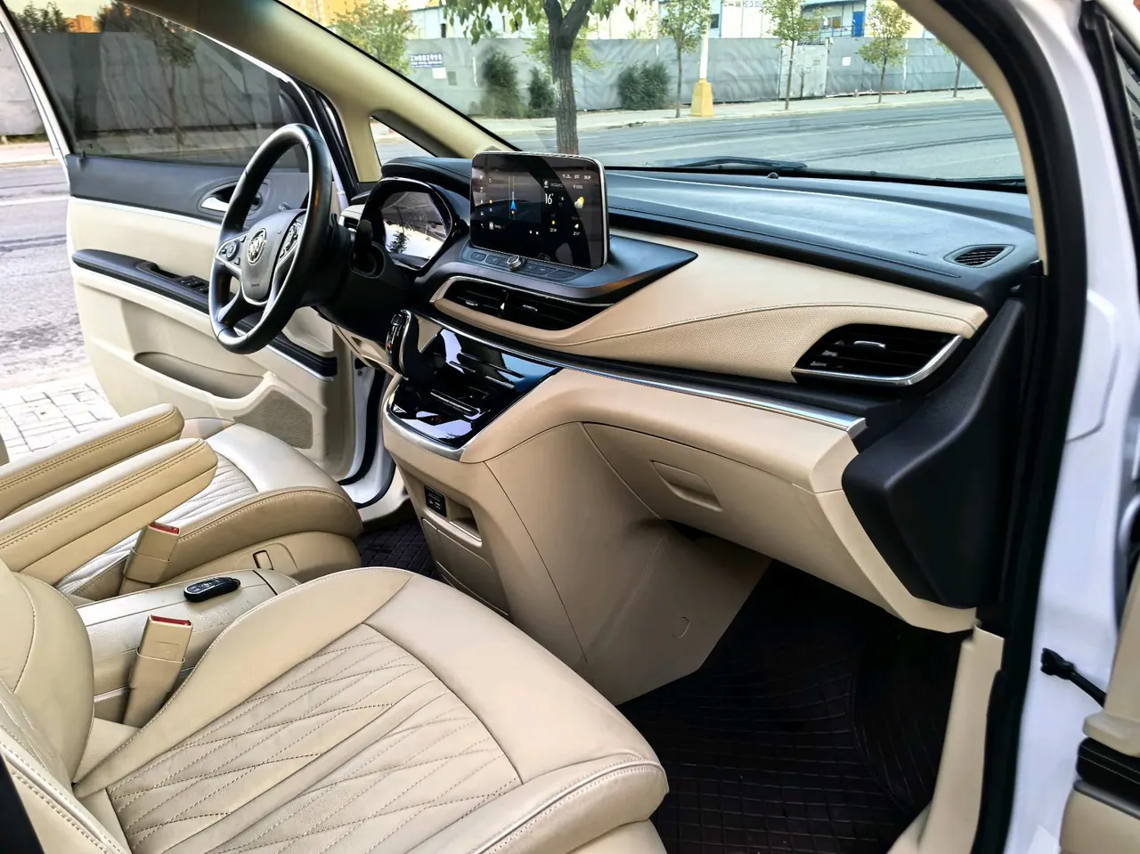Buick 2023 GL8 Land Business Class 48V 2.0T 652T Luxury Automatic Gear 10