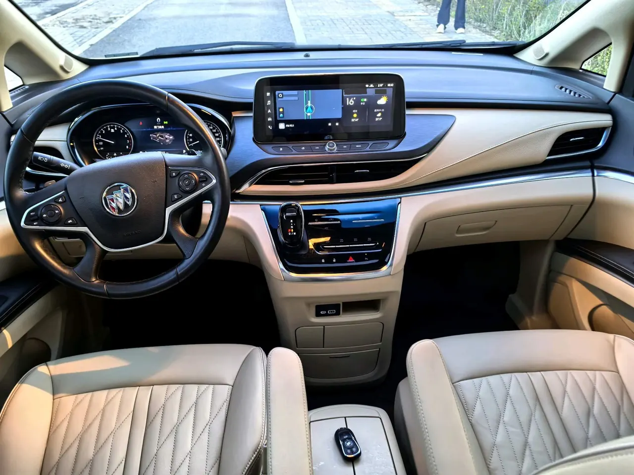Buick 2023 GL8 Land Business Class 48V 2.0T 652T Luxury Automatic Gear 12