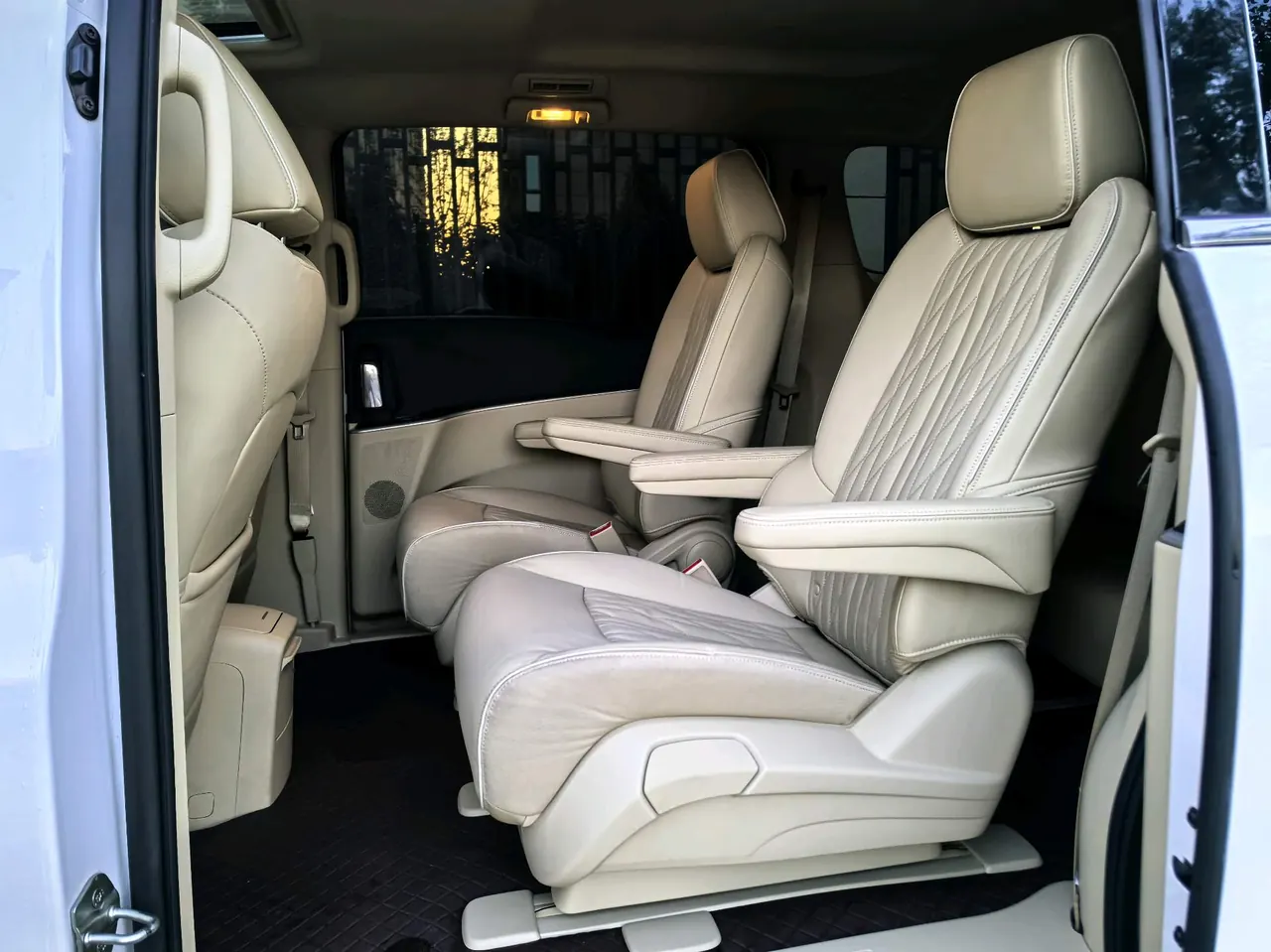 Buick 2023 GL8 Land Business Class 48V 2.0T 652T Luxury Automatic Gear 9