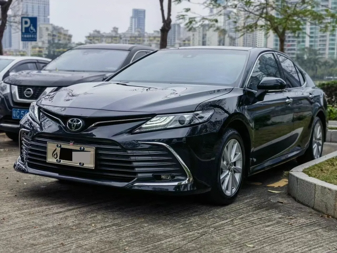 Открыть галерею: Toyota 2021 Camry 2.0G Stepless Deluxe Edition Automatic Gear